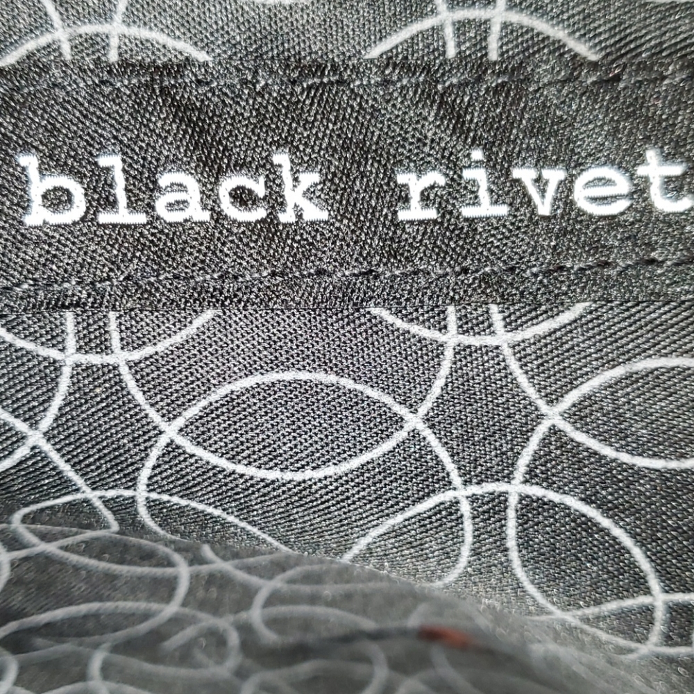 Large Black Rivet Hand/ shoulder bag - Picture 6 of 8